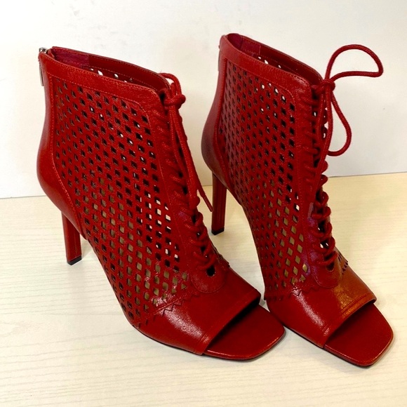 Vince Camuto size 8.5 Red Booties - Picture 2 of 7